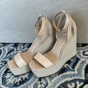 Gianni Bini size 8 Tan wedges